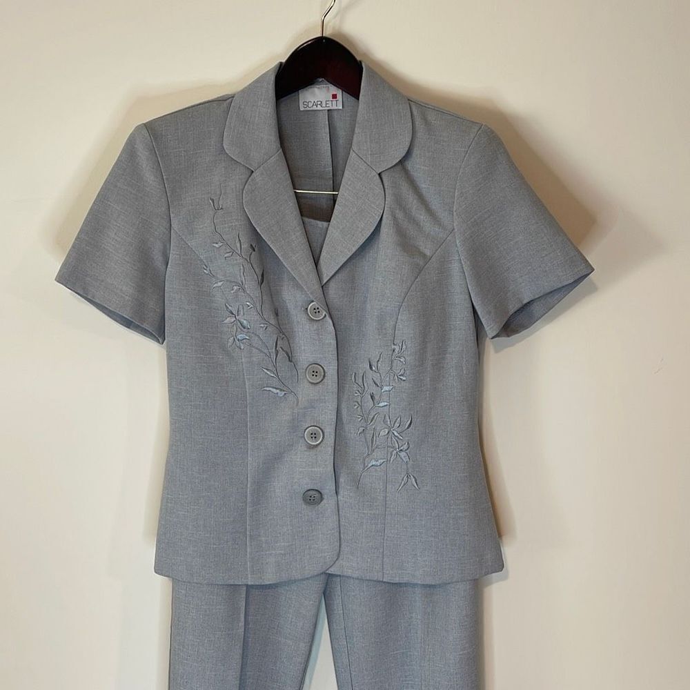 Scarlett 2 pc Vintage Suit. Woman’s Size 5/6 Light Gray. Embroidery on‎ Jacket